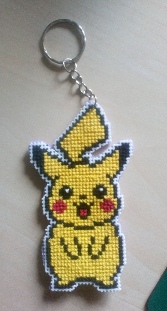 Porte clé pokemon pikachu