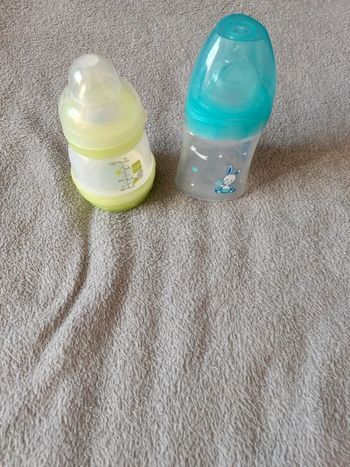 Lot de 2 petits biberons