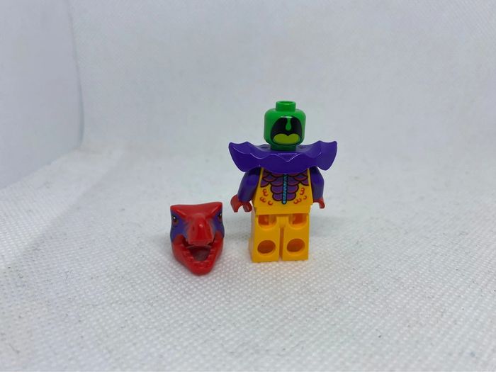 Minifigurine lego city dinosaure/dragon comic shop guy, suit guy - photo numéro 6
