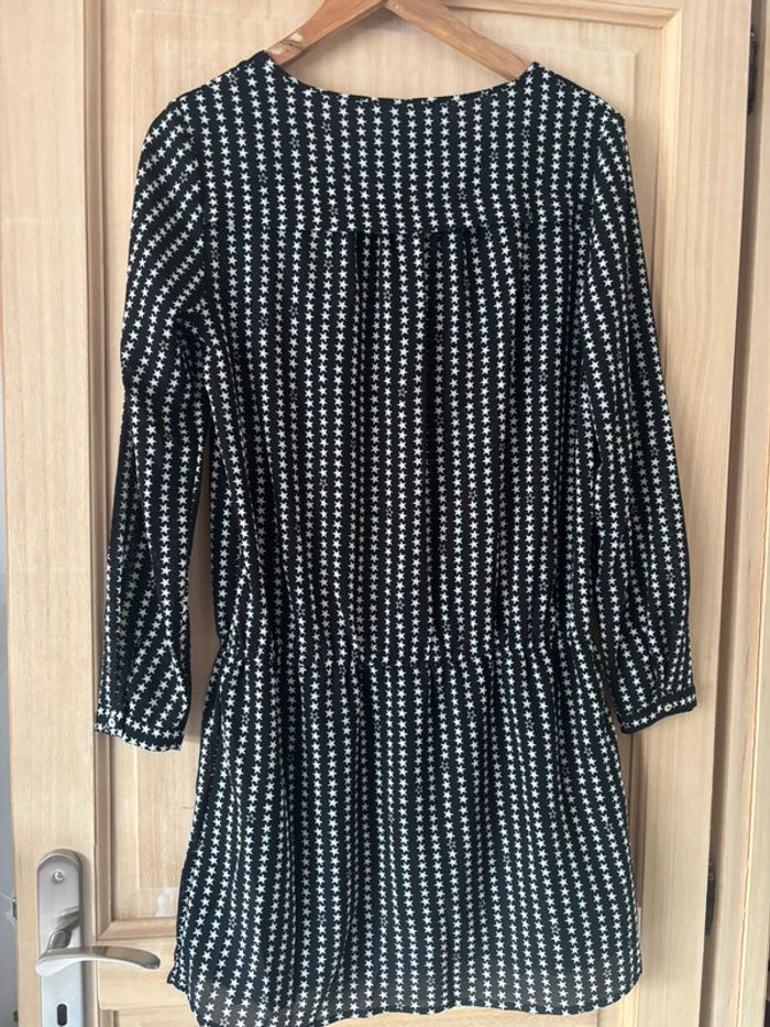 Robe H&M noire et étoiles taille 38 - photo numéro 4