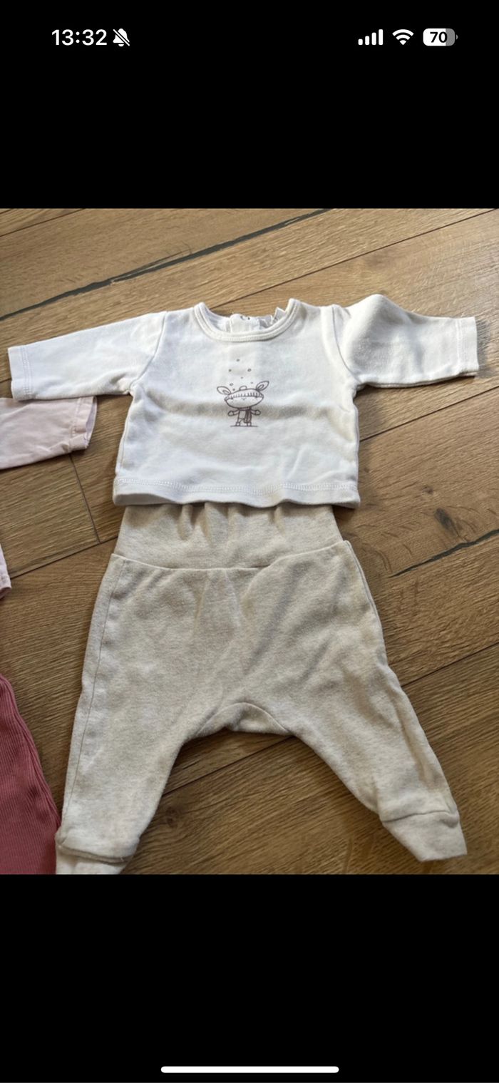 Lot vêtements fille 1 mois - photo numéro 2