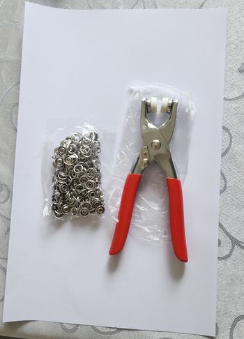 Pince de couture avec boutons pressions neuf
