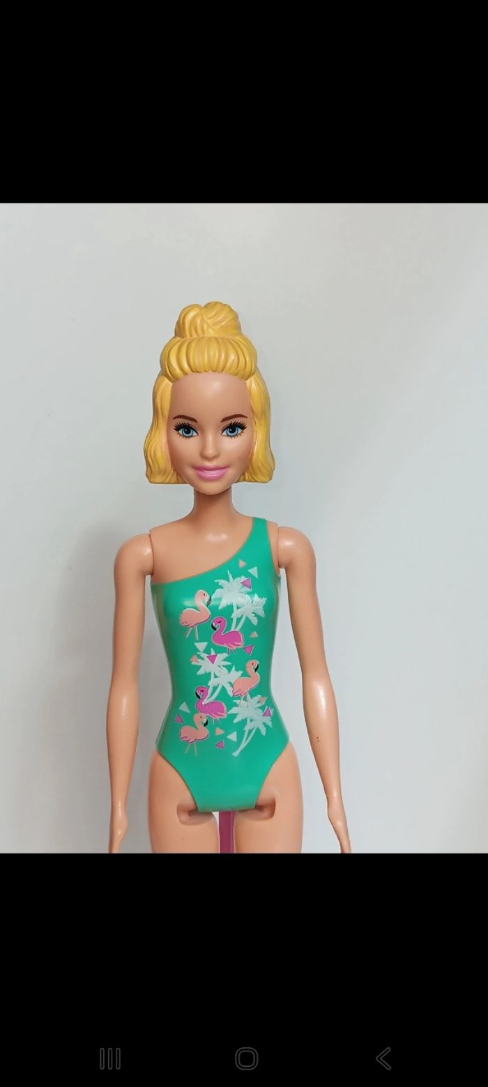 Poupée mattel barbie Color Reveal série été  7 vert claire gtl77
Poupée et ensemble compris - photo numéro 2