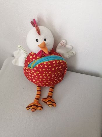peluche poule hochet