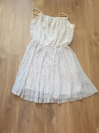 Robe blanche à pois