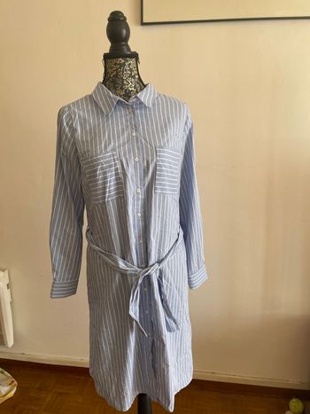 Robe chemise rayée bleu clair – ceinturée