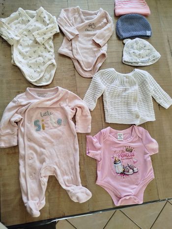 Lot vêtements bébé o mois
