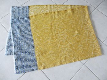 Echarpe couleur moutarde et bleu marine femme Cache Cache