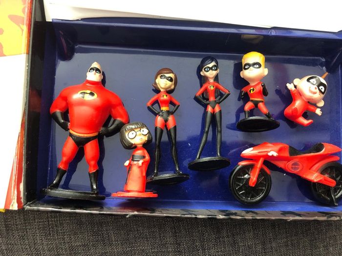 Livre figurines et accessoires les indestructibles - photo numéro 5