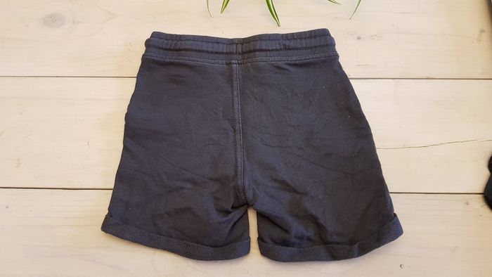 Short en très bon état 3 ans - photo numéro 2