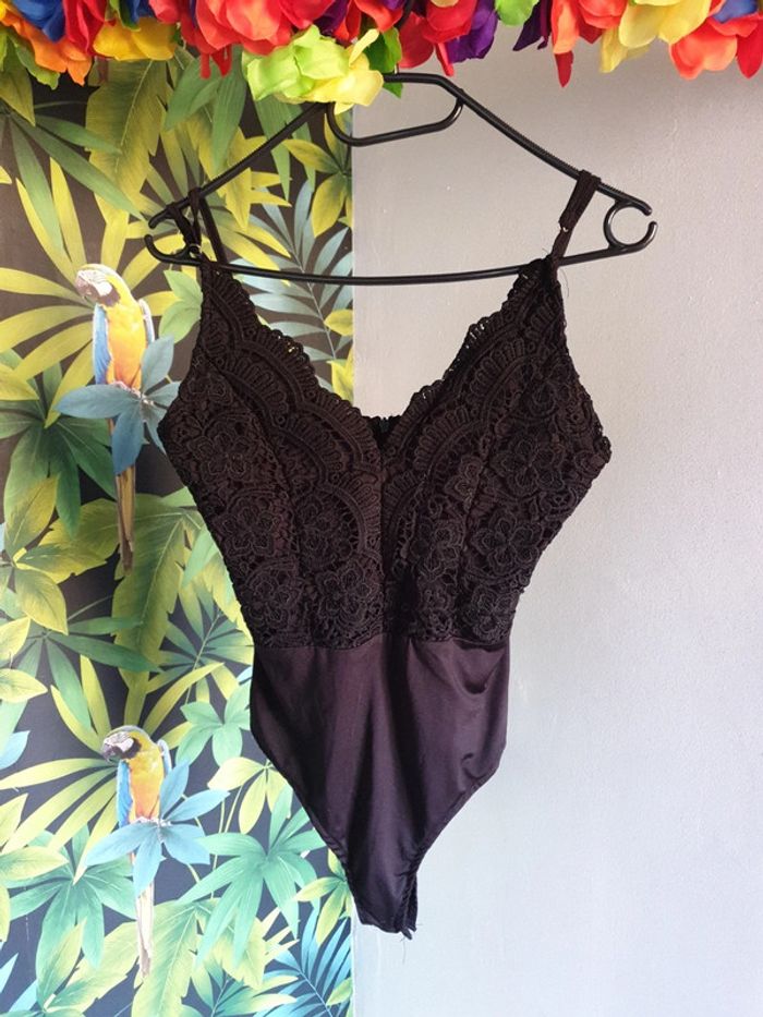 Body dentelle