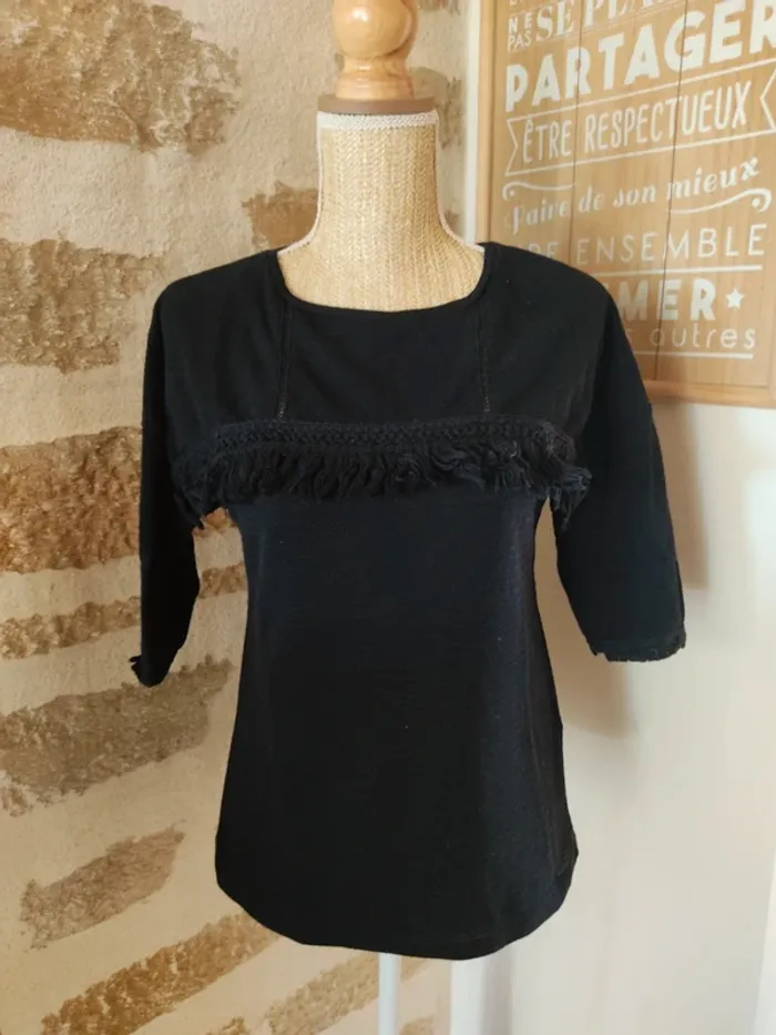 Petit pull camaïeu noir a franges