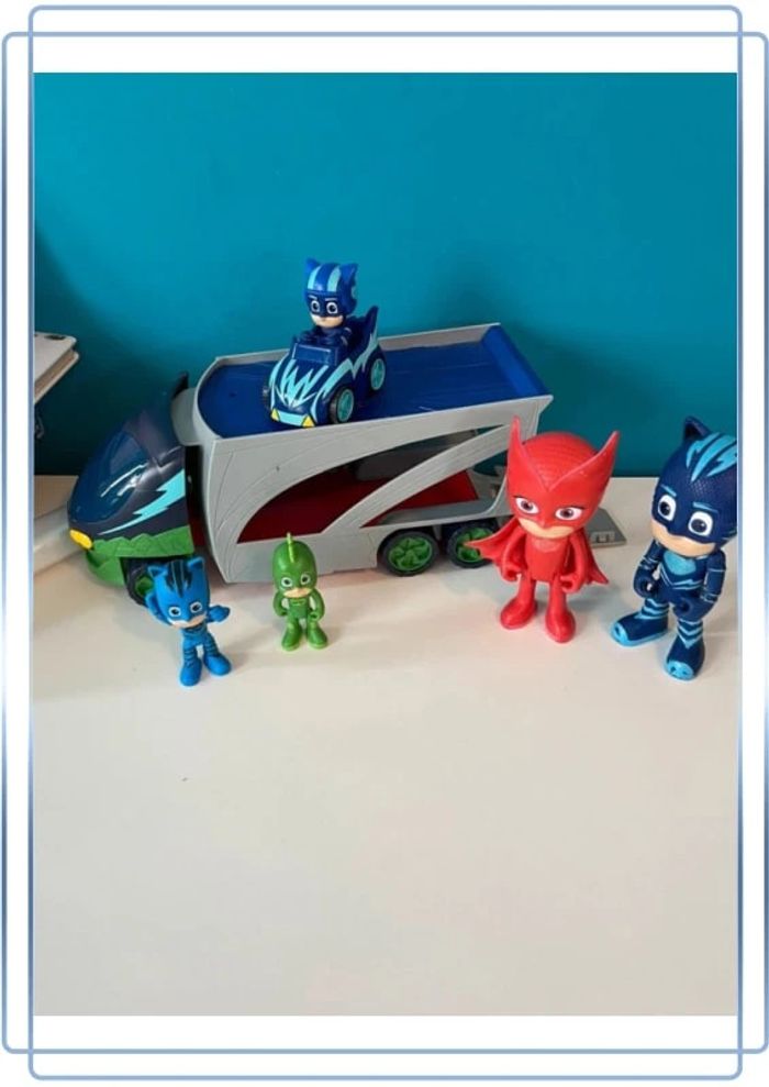 Lot camion , véhicule et figurine pyjamasques