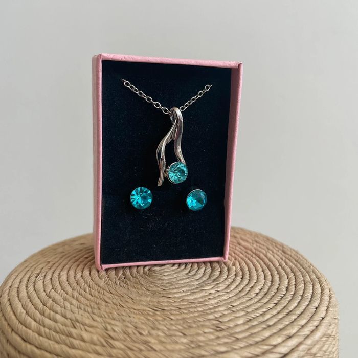 🚨 idée cadeau  🚨 parure de bijoux neuve avec écrin - photo numéro 16