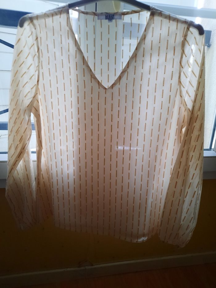 Chemisier blanc orné doré