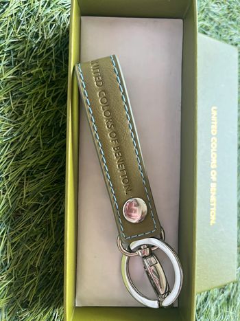 Porte clés cuir benetton