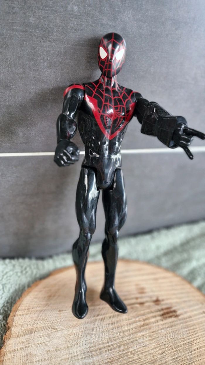 Figurine spiderman noir Marvel - photo numéro 2