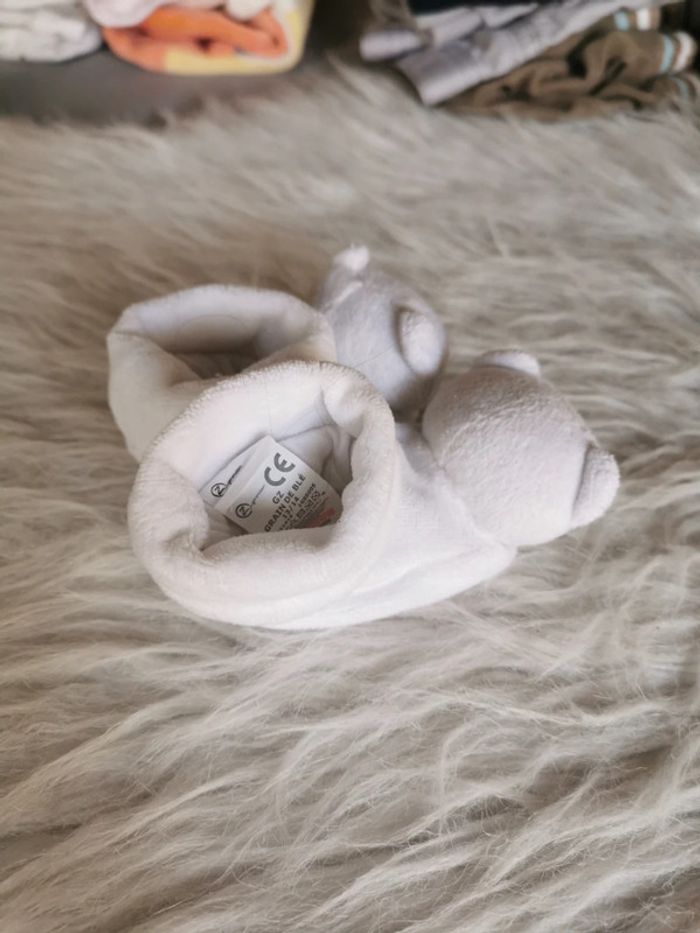 Chaussons blancs - photo numéro 2
