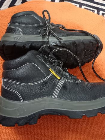 Chaussures de sécurité randonnée  36 cuir homme  ou femme