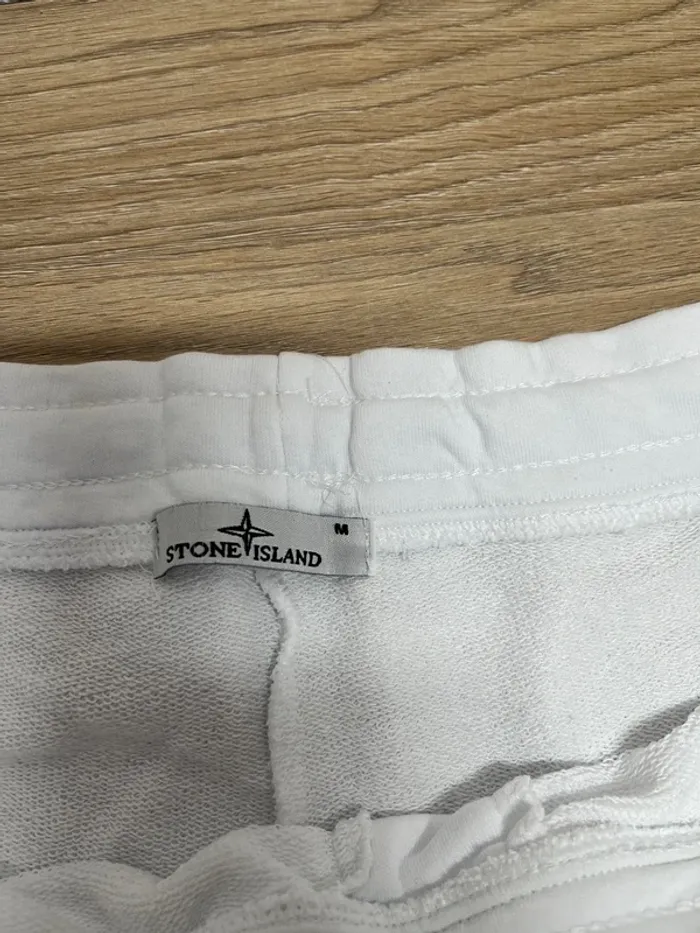 Short blanc - Stone Island - taille M - photo numéro 2