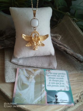 Collier pierre de jade + ange + carte