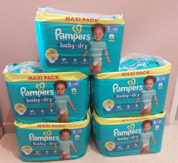 5 maxi pack de 90 couches pampers baby dry taille 5.