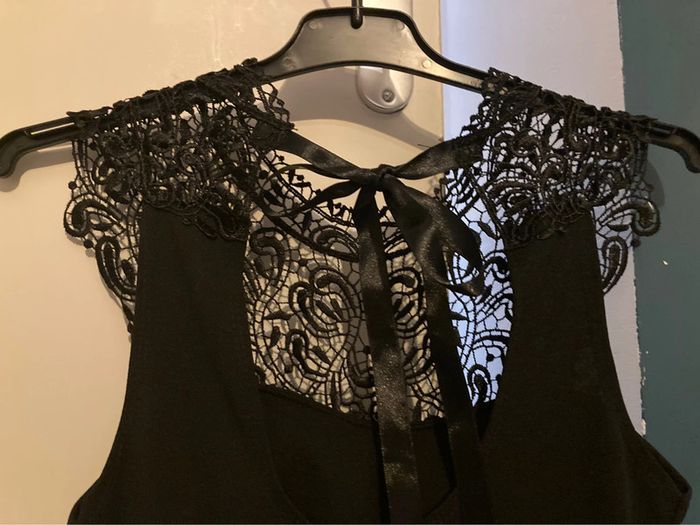 Robe noire décolleté en dentelle - photo numéro 4