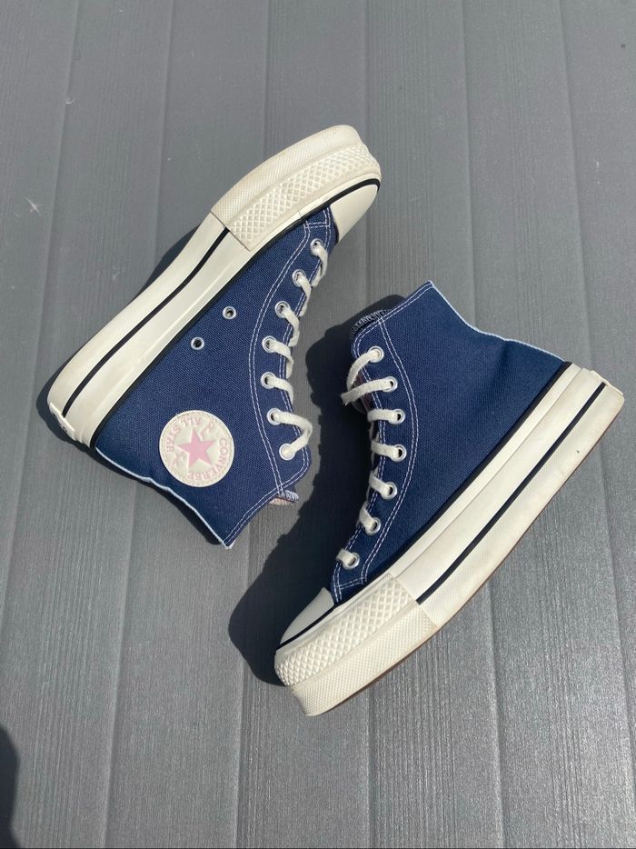 Converse Chuck Taylor All Star Lift Plateform Ashion bleu marine et blanc de taille 37,5 - photo numéro 2