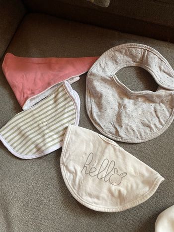 4 bavoirs petites tailles