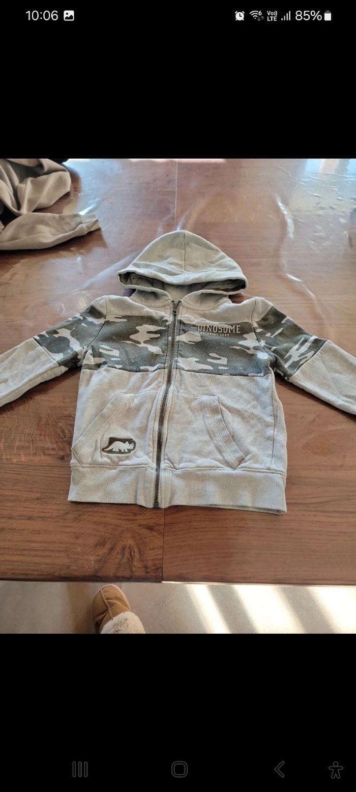 Lot de sweats garçon 8 ans - photo numéro 2