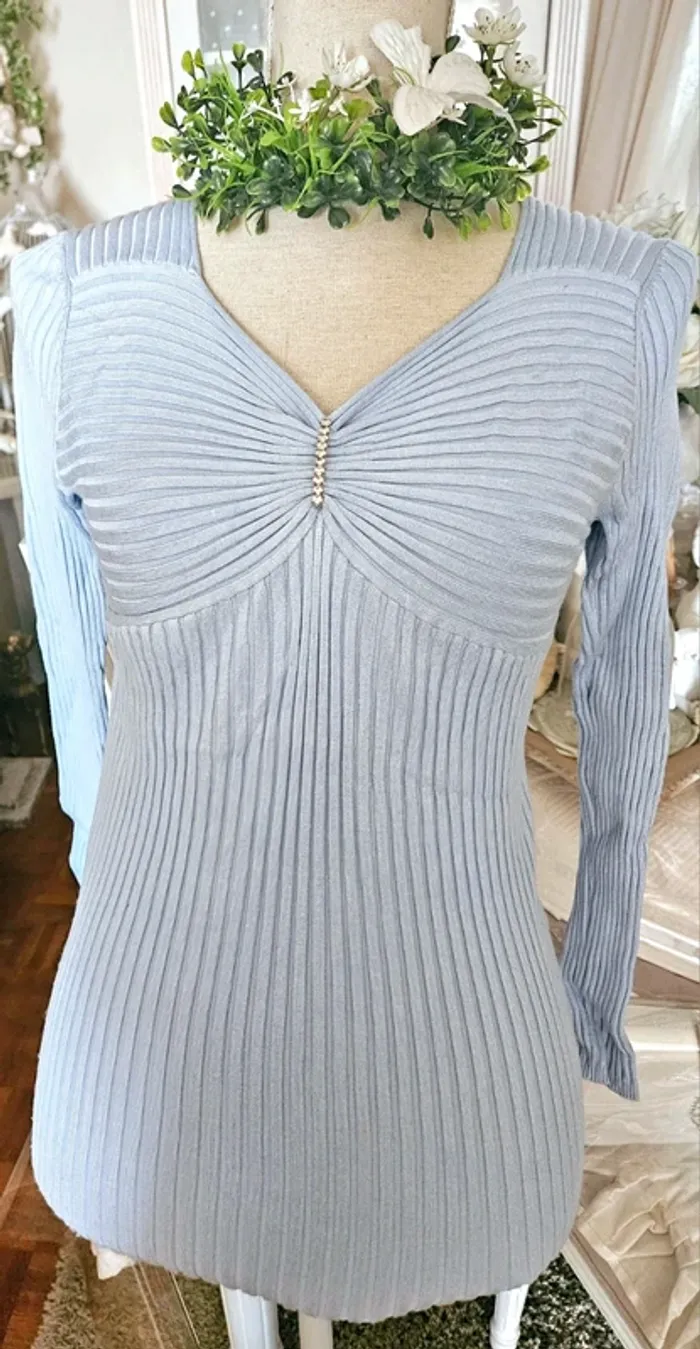 Pull fin bleu ciel avec strass Papareil Taille 38/40 Neuf - photo numéro 2