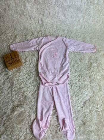 Ensemble body et pantalon rose taille 3-6 mois