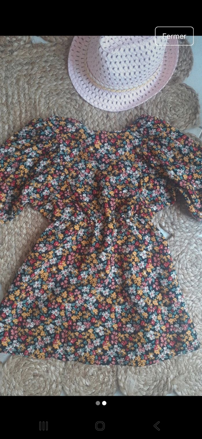 Jolie robe à fleurs - photo numéro 2