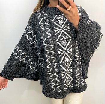 Superbe Pull Poncho Taille M