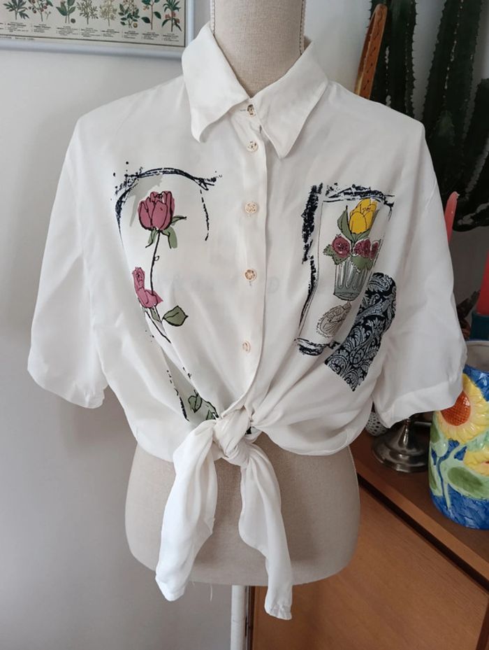 Chemise vintage longue
100 % viscose,
Imprimé style tableau fleuri,