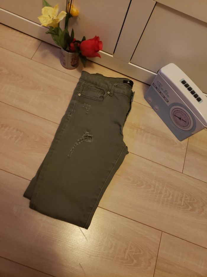 Jean troué 🎀 Jennyfer taille M 4€
