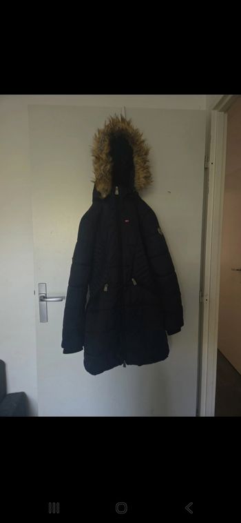 Manteau bleu foncé à capuche