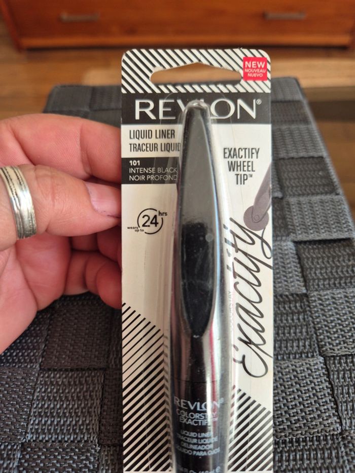eyeliner liquide noir revlon neuf - photo numéro 2