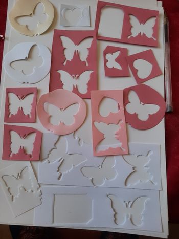 Lot divers pochoirs papier papillions coeur lot A