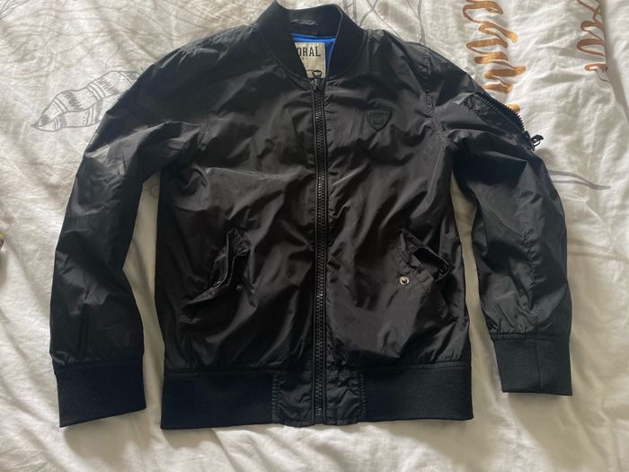 Veste fine noire type kway zippee kaporal 8 ans