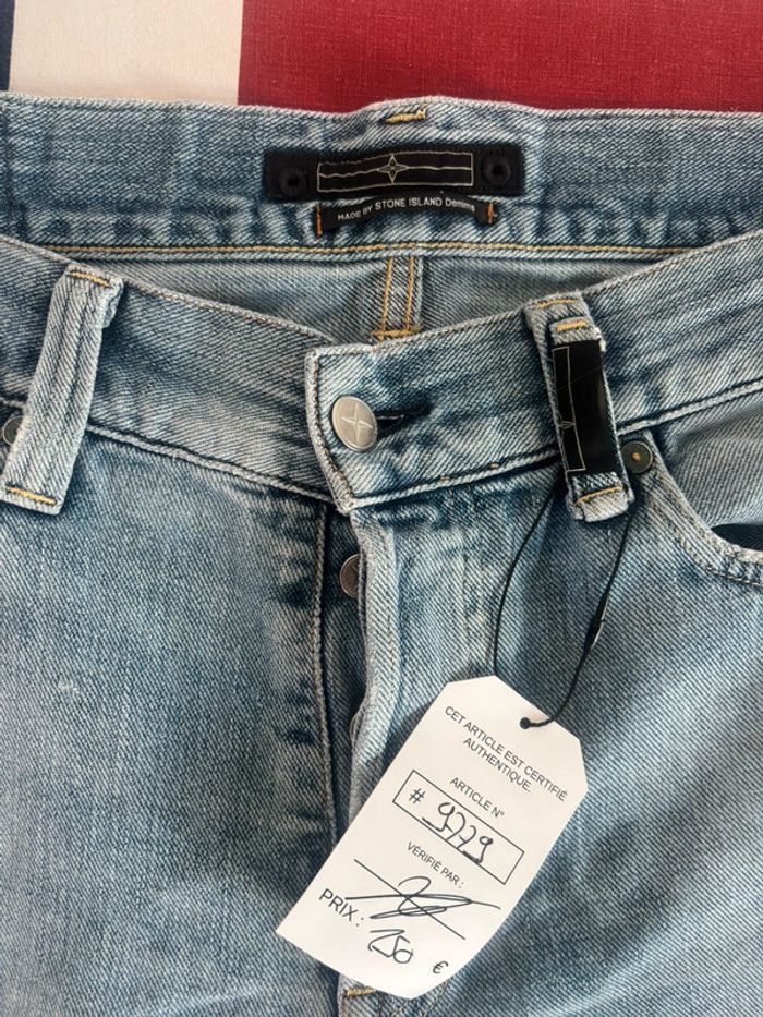 Jeans coupe courte à bouton Stone Island taille 46/47 bleu clair - photo numéro 2