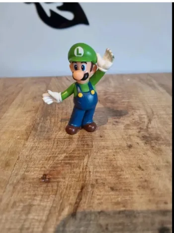 Figurine mac do 2013 luigi nintendo