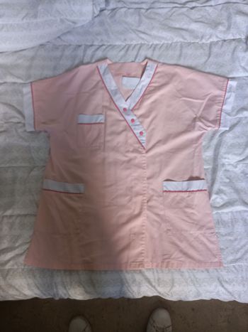 Vend blouse femme couleur saumon taille 4  très bonne état  