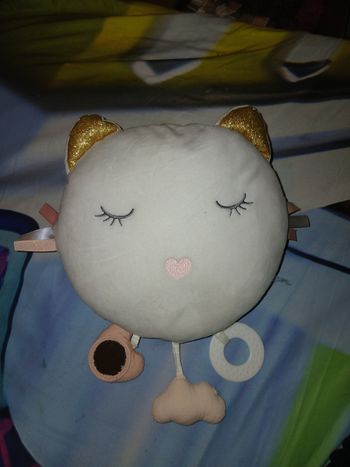 Coussin ou attaches pour lit a barreaux 