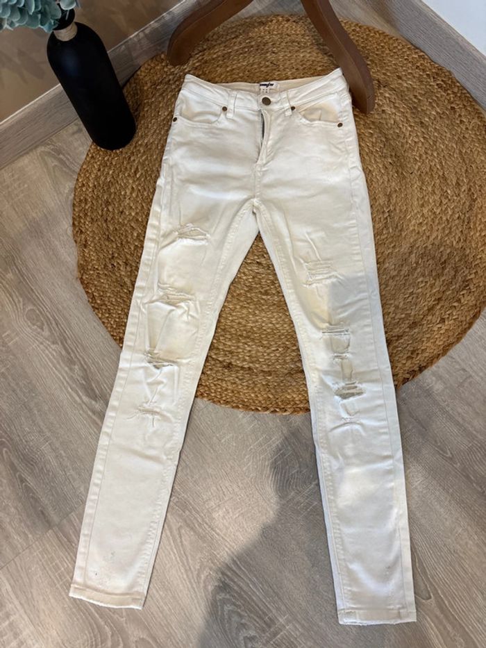 Jeans à trou Jennyfer taille 34 - photo numéro 2