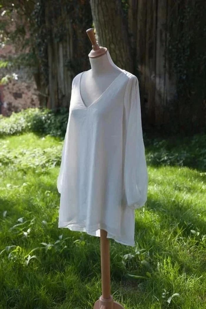 Robe tunique blanche à manches longues ouvertes - photo numéro 2