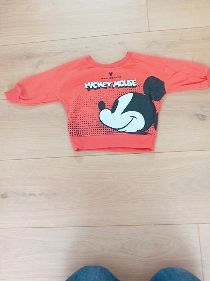 Pulls  Mickey