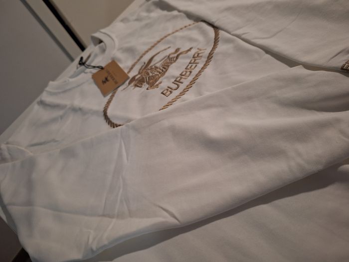 Sweat shirt Burberry taille S Neuf - photo numéro 7