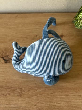 Doudou peluche baleine rayé bleu musical zeeman