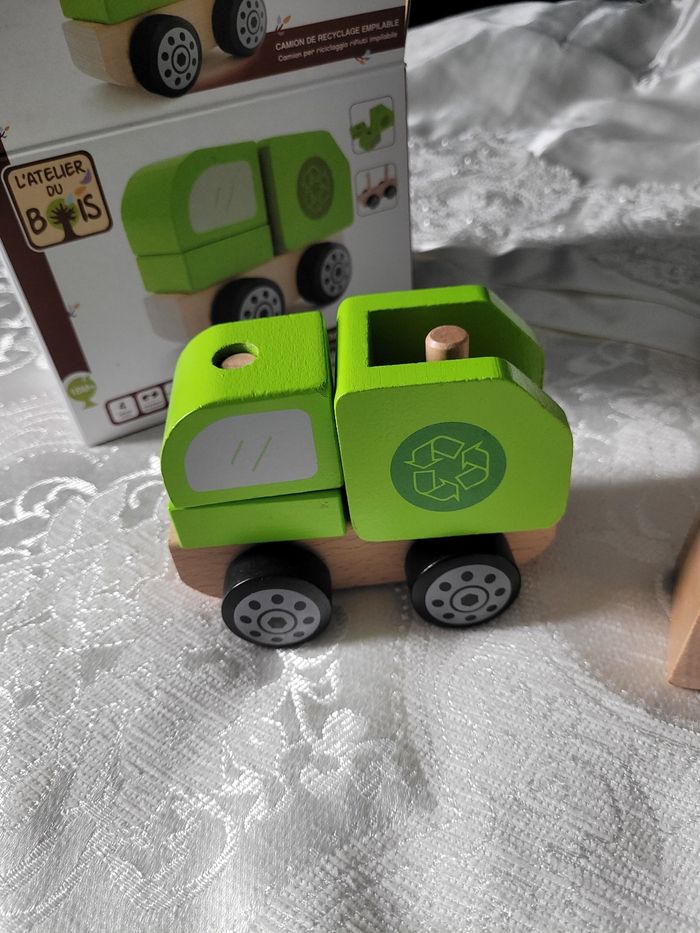 Camion de recyclage en bois - photo numéro 3